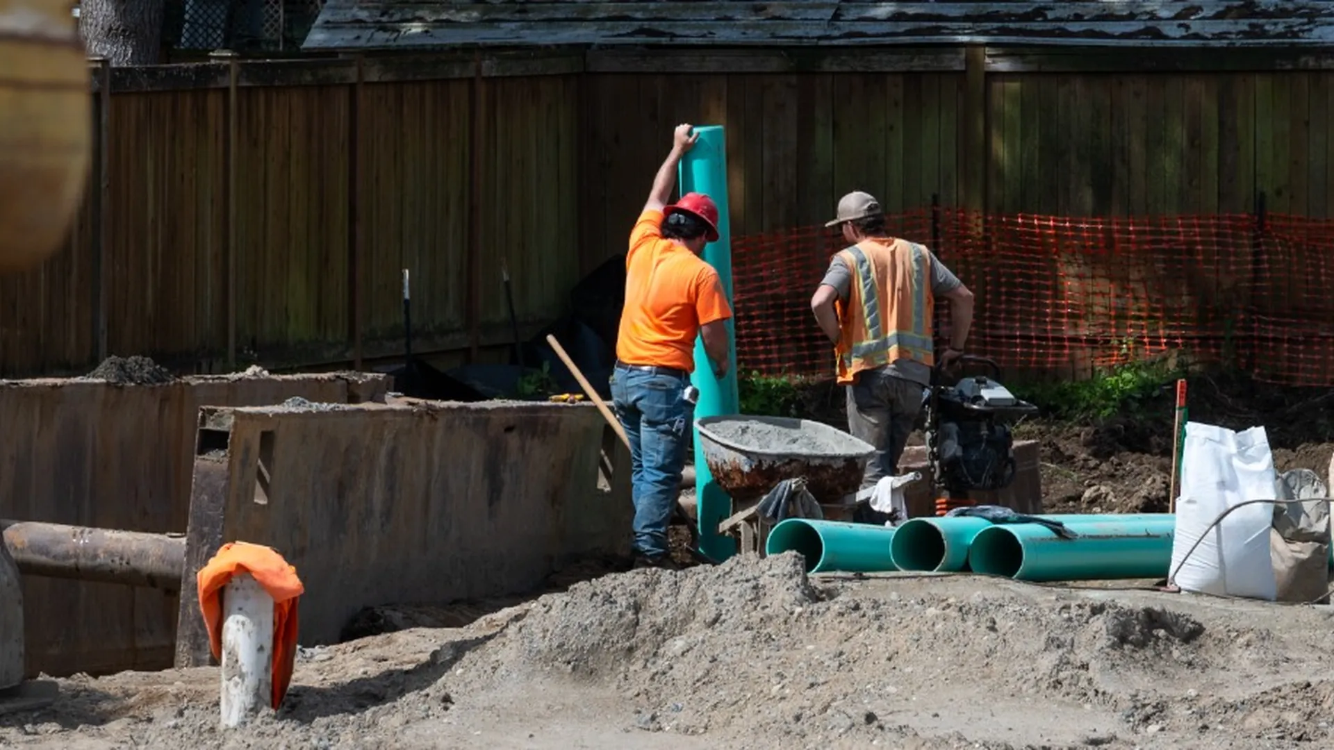 outdoor-sewer-line-installation_1920x1080